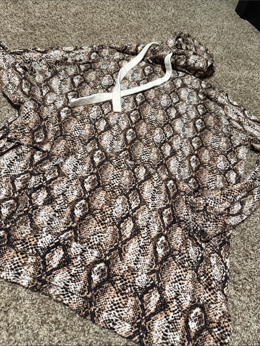 Zenana brown & white snakeskin print lightweight hoodie (S) - EUC!